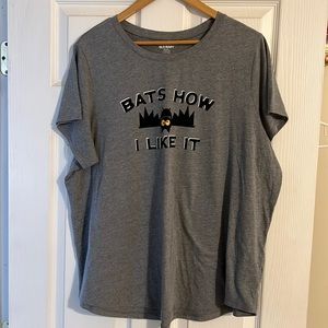 Old Navy 2XL Tall grey T shirt that says BATS HOW I LIKE IT